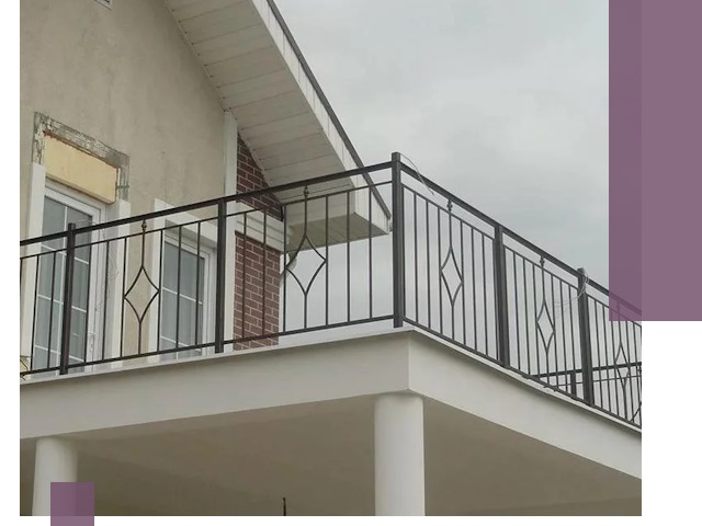 Изготовление балконных ограждений в Новокузнецке из металла и стекла