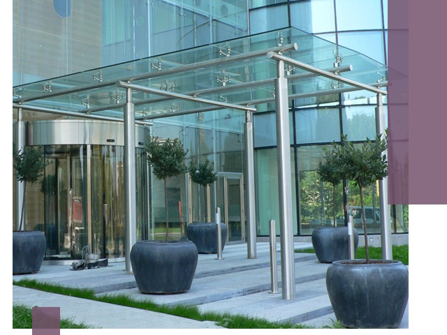 Навесы из стекла на заказ в Новокузнецке — монтаж и установка