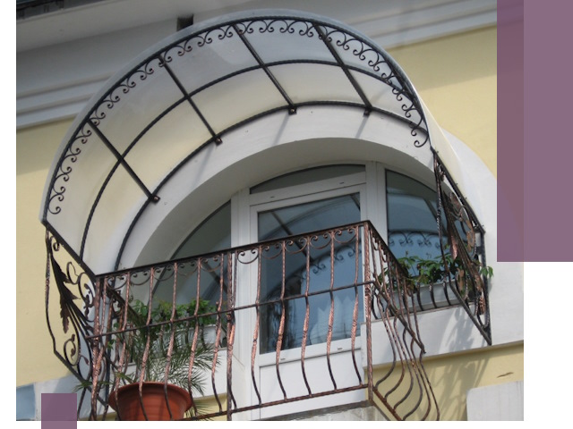 Козырьки над балконом в Новокузнецке — изготовление и монтаж