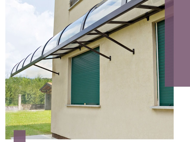 Козырьки над окнами в Новокузнецке — изготовление и монтаж по выгоде